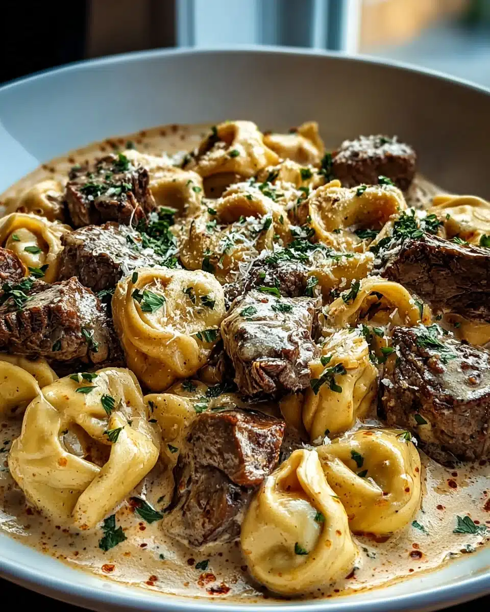 Cracked Garlic Steak Tortellini in cremiger Sauce 5 Cracked Garlic Steak Tortellini in cremiger Sauce