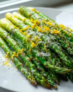 Gebackener Spargel mit Parmesan, Butter und Zitronenzeste
