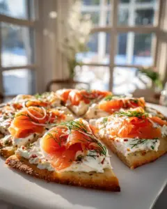 Smoked Salmon Cheesecake Flatbread mit Dill und Frischkäse