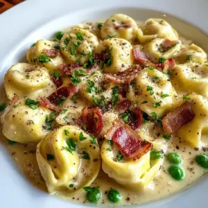 Cremige italienische Tortellini Carbonara